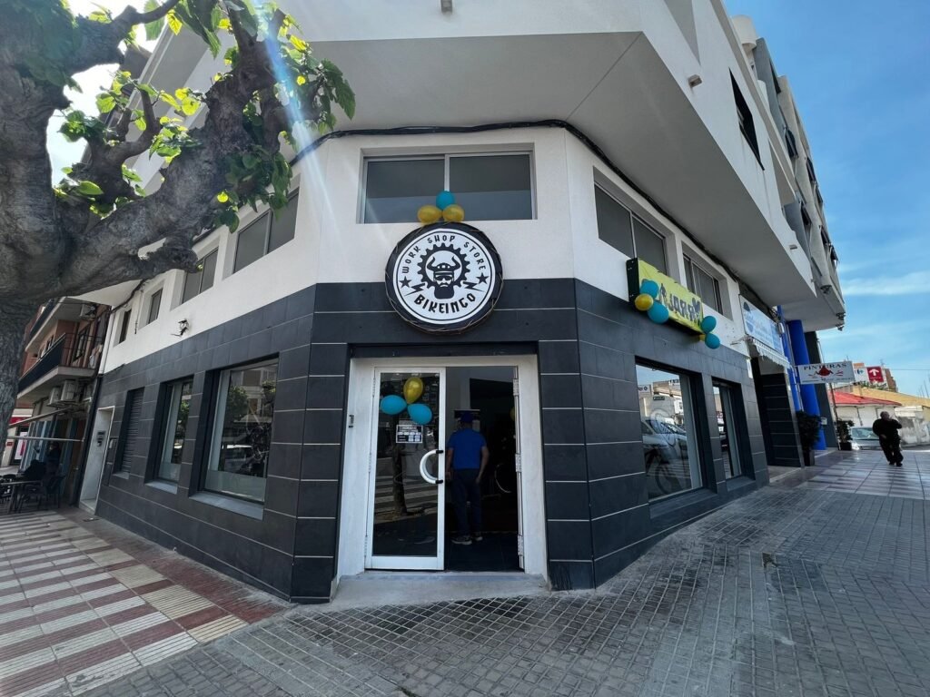 Fachada del taller Bikeingo Workshop en El Campello